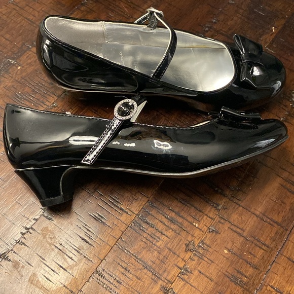 FLOWERS BY NINA SHOES - Picture 3 of 5